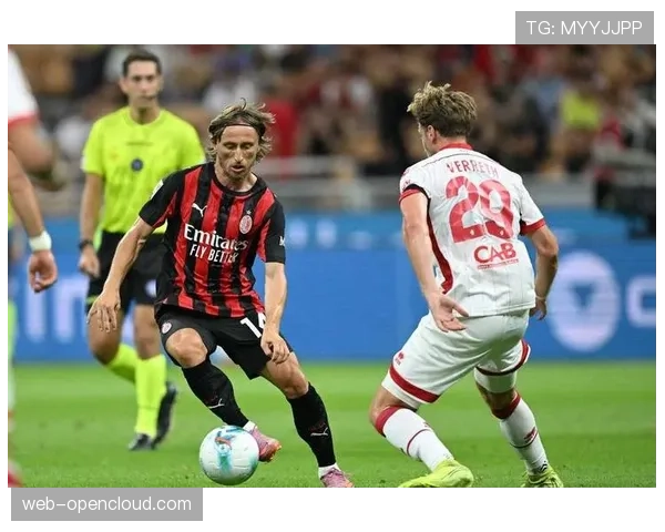 AC米兰确认莱奥左腿腘绳肌轻微拉伤，将缺阵两周