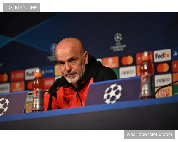 AC米兰训练课重点演练前场四人围抢,皮奥利寻求压迫持续性突破 AC米兰训练课重点演练前场四人围抢,皮奥利寻求压迫持续性突破